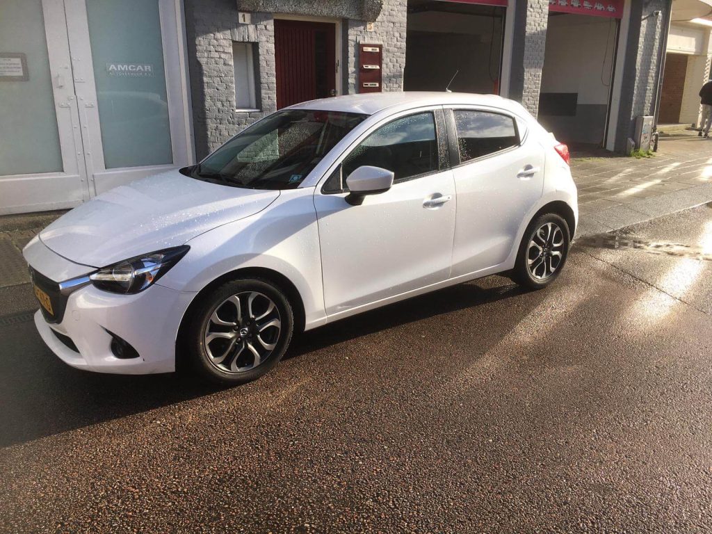 Zespersoonsauto beschikbaar voor verhuur bij autoverhuur Amsterdam voor bedrijven en particulieren