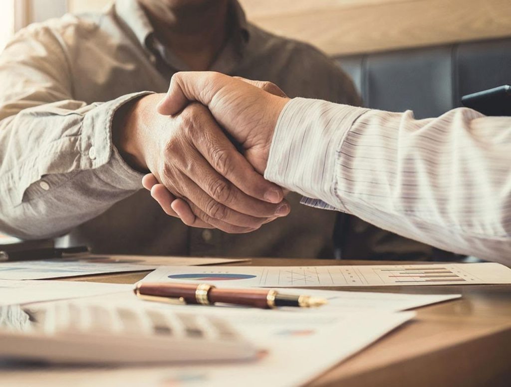 3 dingen die een makelaar doet: adviseren over waarde, onderhandelen met kopers en transactie faciliteren