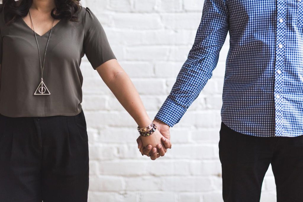 Relatietherapeut in Venray begeleidt koppel bij communicatie en conflictoplossing voor sterke relatie