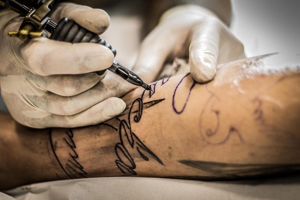 Stap-voor-stap tattoo nazorg gids met tips voor genezing en verzorging van tatoeages met kwalitatieve crème