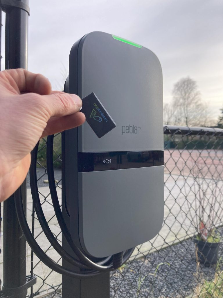 Peblar Home laadpaal thuis voor elektrische auto's met stijlvol design en slimme load balancing technologie